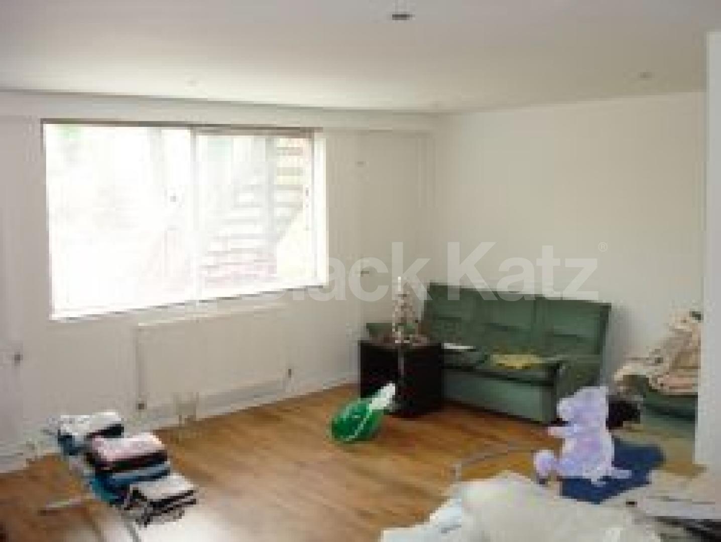 			3 Bedroom, 1 bath, 1 reception Flat			 Fitzjohns Avenue, HAMPSTEAD NW3